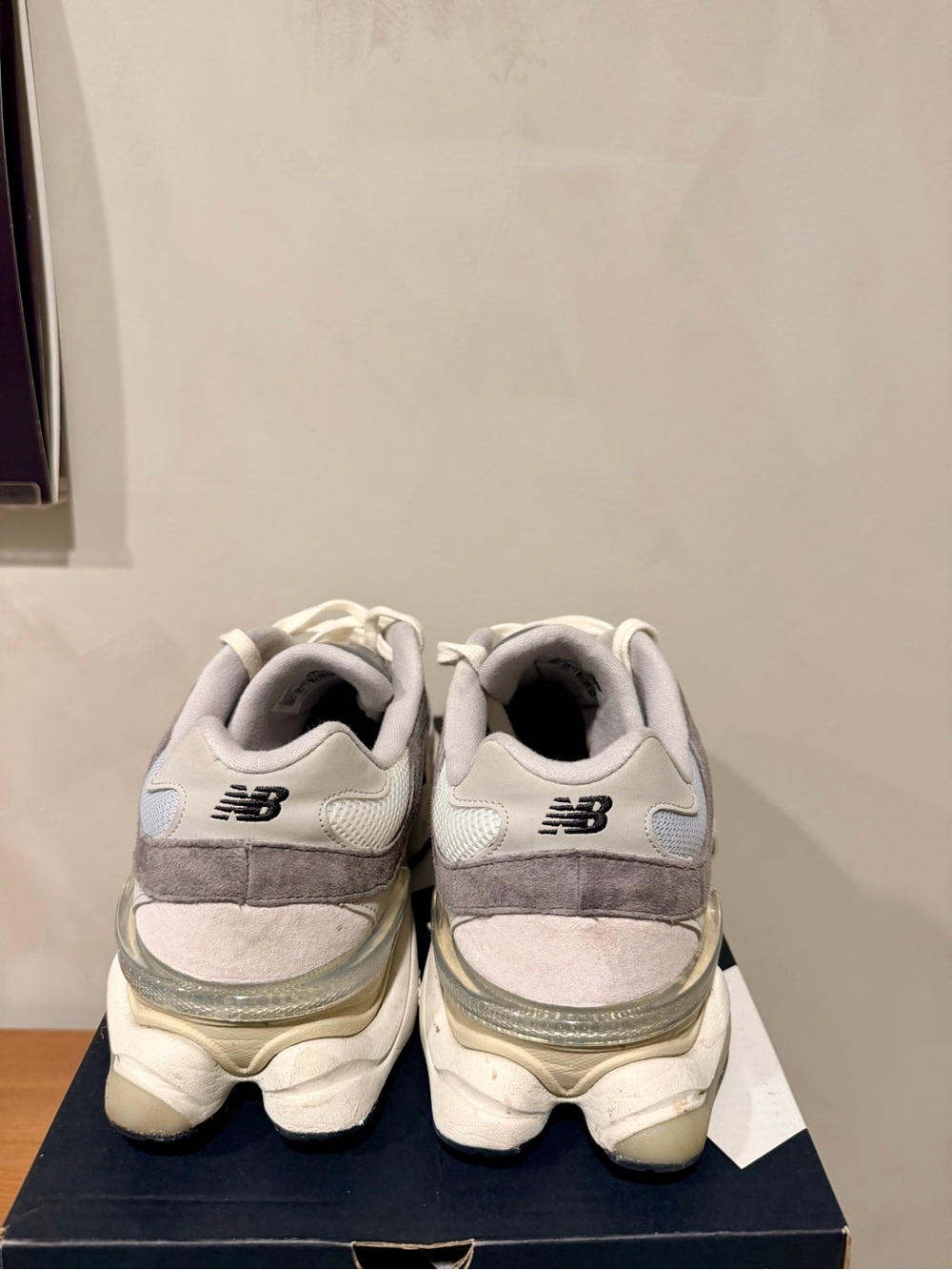 New Balance 9060 unisex sneakers (gray colorway). - Picture 5 of 9